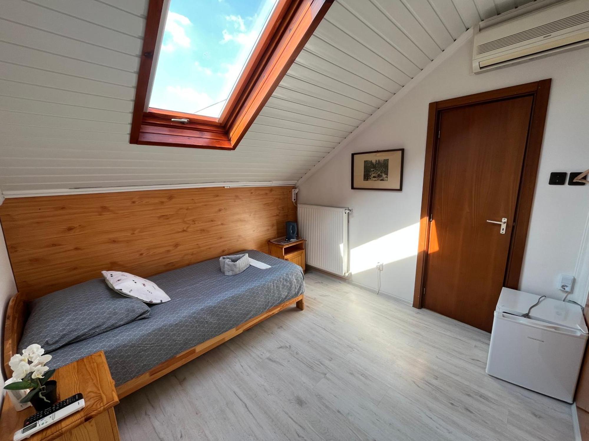Tang House 唐舍 Otel Budapeşte Dış mekan fotoğraf