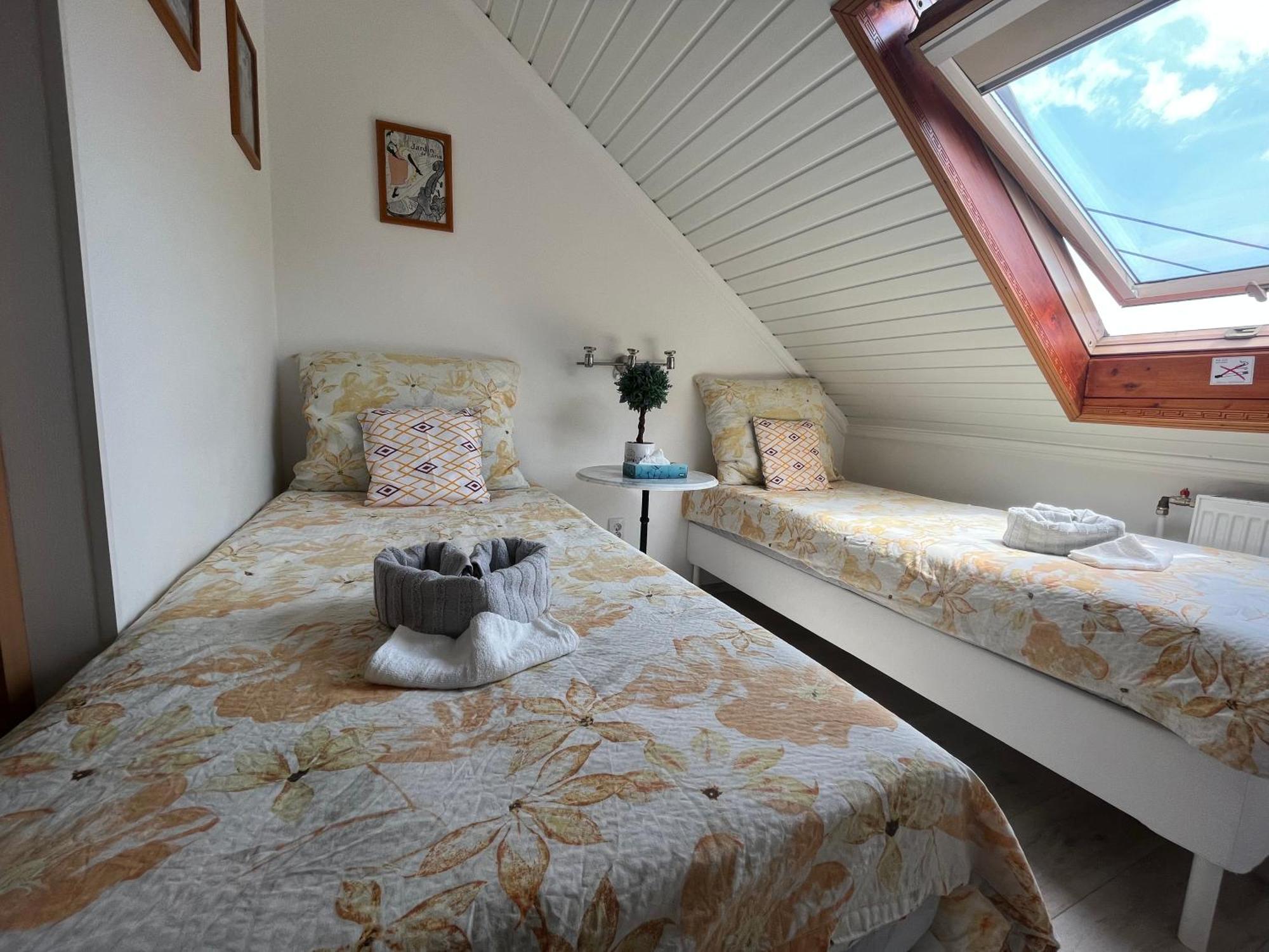 Tang House 唐舍 Otel Budapeşte Dış mekan fotoğraf